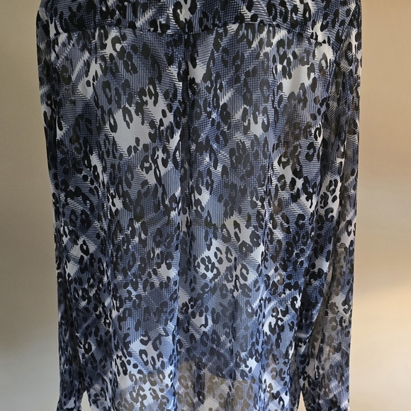 NWOT CAbi Fatale Blouse 977 Leopard Animal Print BLUE Black Long Sleeves XL - Picture 2 of 6